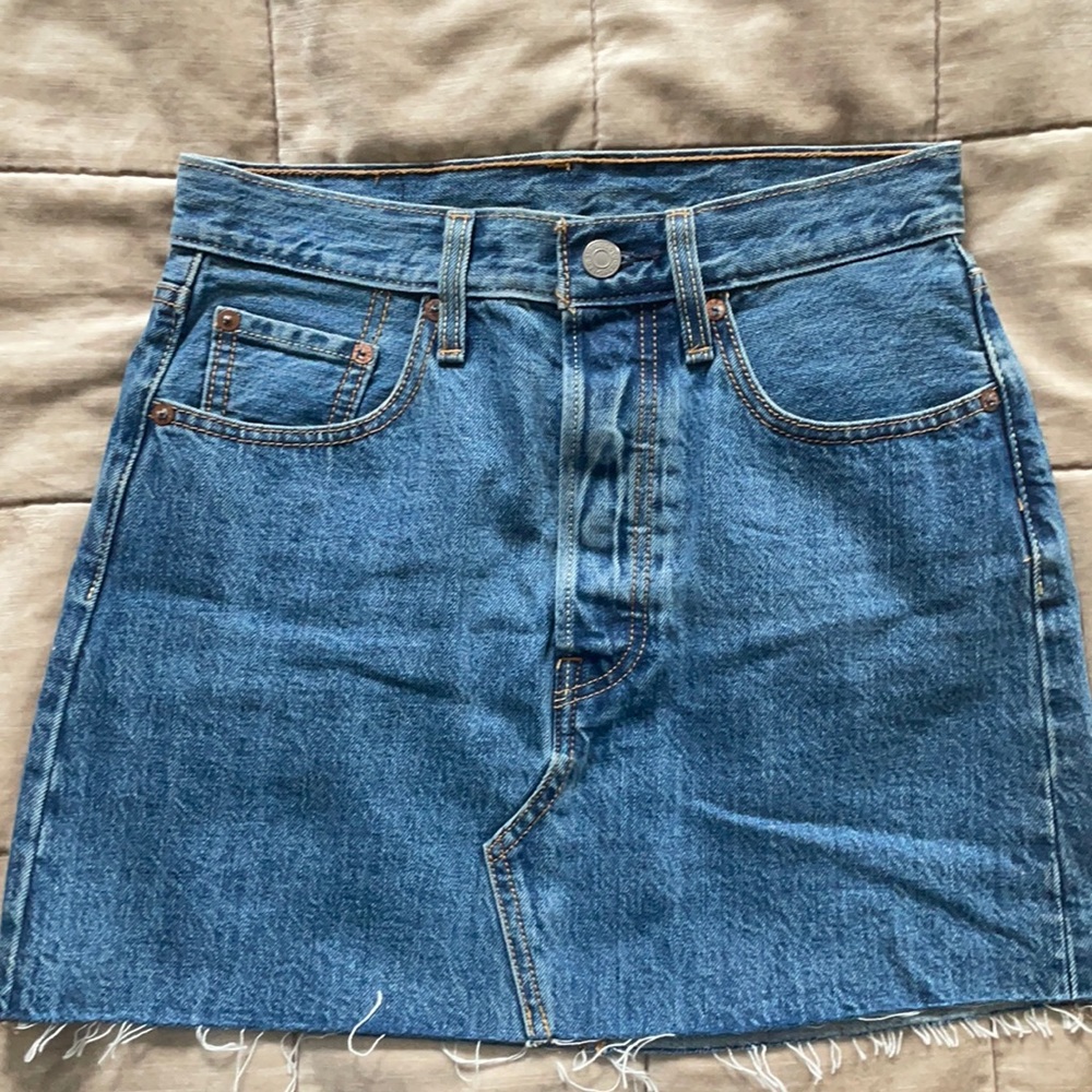 Levi’s blue wash denim skirt